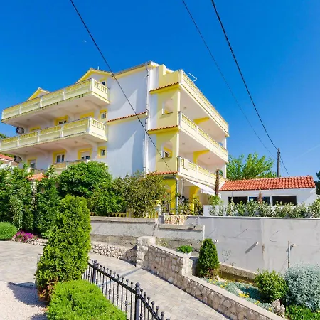 Meri Apartment Banjol