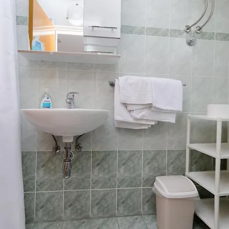 Meri Apartment Banjol
