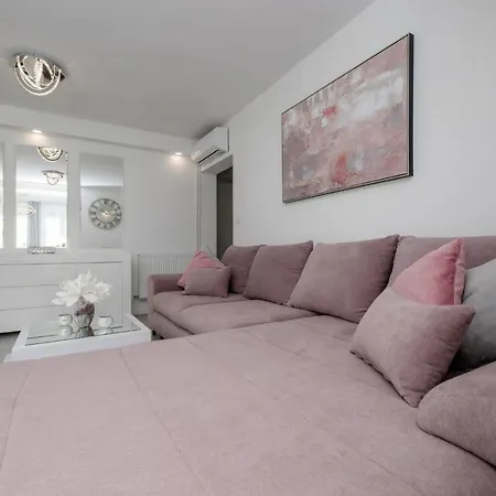 Meri Apartment Banjol